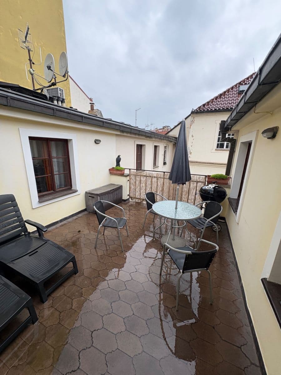 Pronájem bytu 4+1 184 m², Konviktská, Praha, Praha Pronájem bytu 4+1 184 m², Konviktská, Praha, Praha