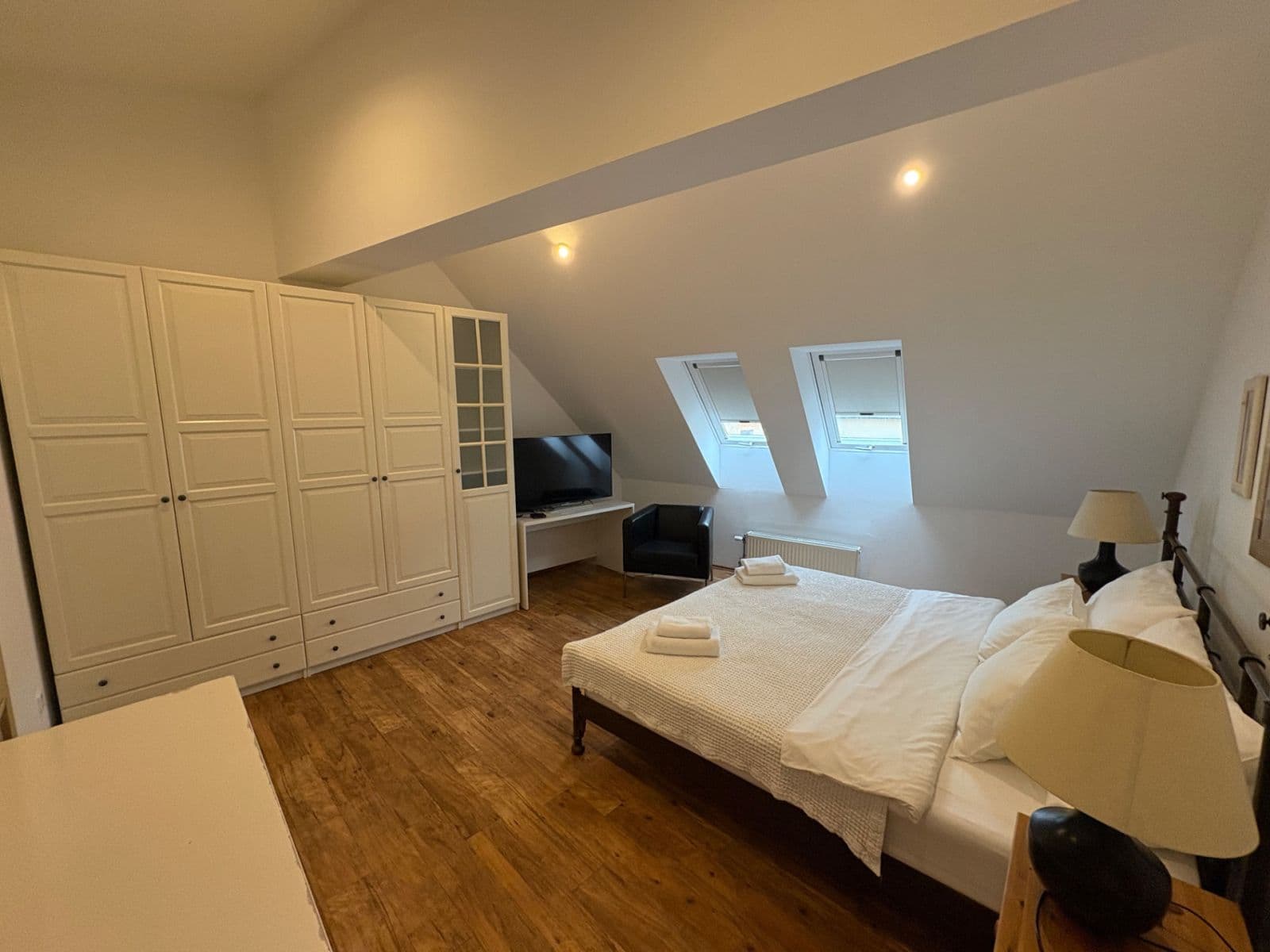 Pronájem bytu 4+1 184 m², Konviktská, Praha, Praha Pronájem bytu 4+1 184 m², Konviktská, Praha, Praha