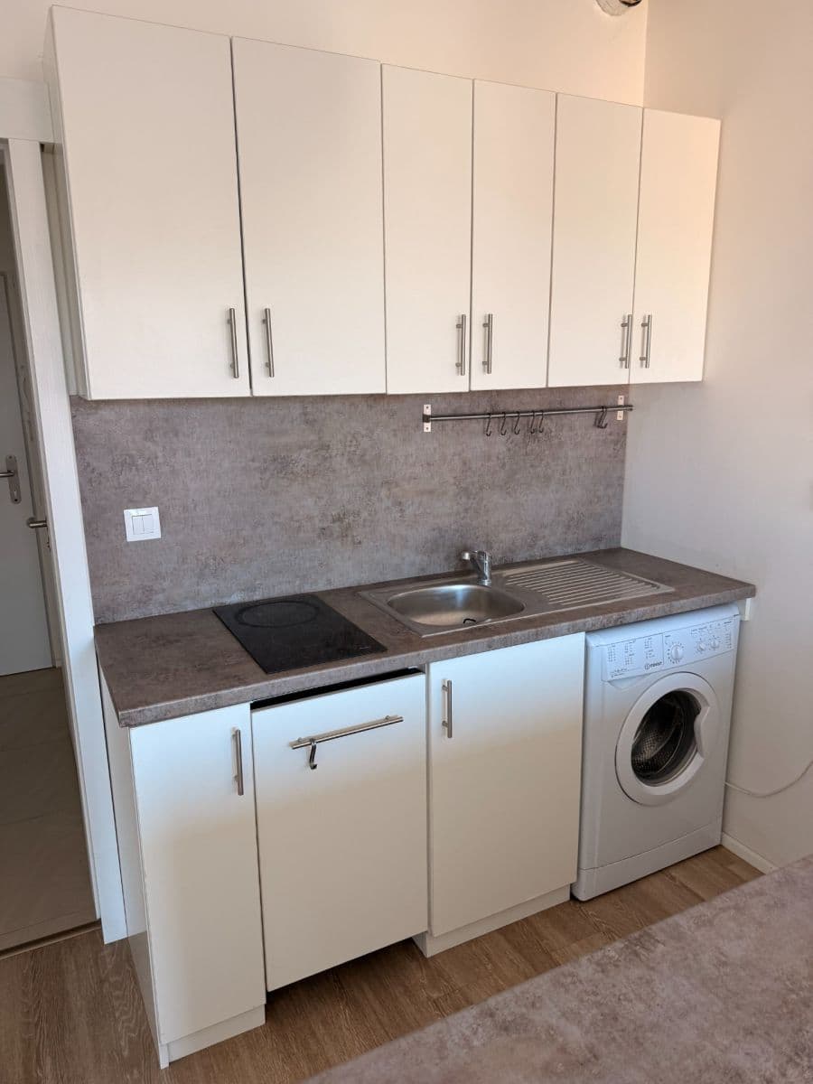 Pronájem bytu 1+kk 25 m², Přadlácká, Brno, Jihomoravský kraj Pronájem bytu 1+kk 25 m², Přadlácká, Brno, Jihomoravský kraj
