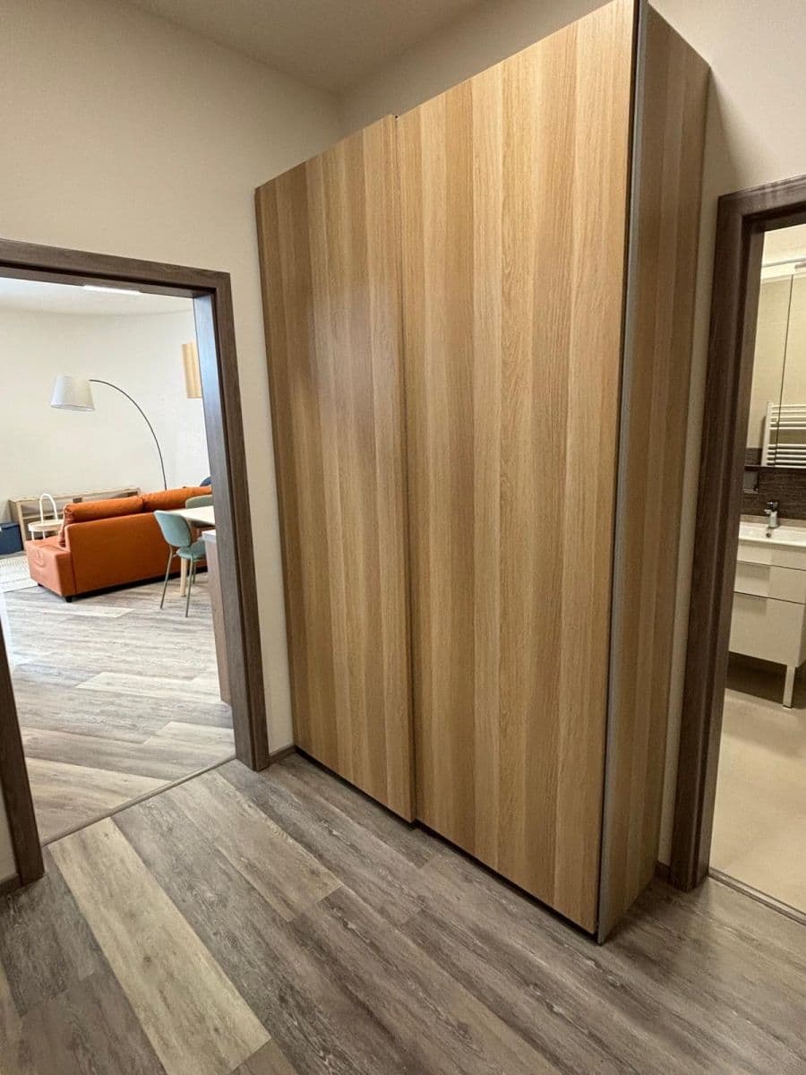 Pronájem bytu 1+kk 42 m², U Nové dálnice, Praha, Praha Pronájem bytu 1+kk 42 m², U Nové dálnice, Praha, Praha
