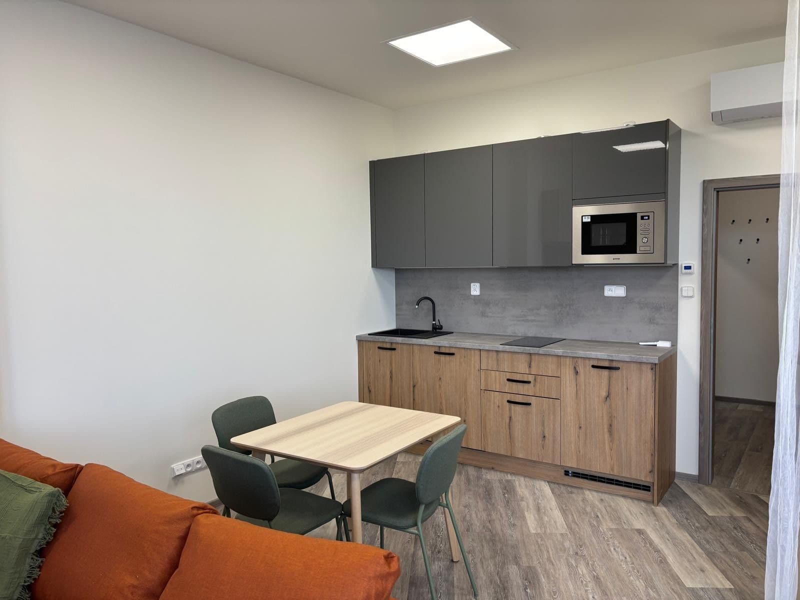 Pronájem bytu 1+kk 42 m², U Nové dálnice, Praha, Praha Pronájem bytu 1+kk 42 m², U Nové dálnice, Praha, Praha