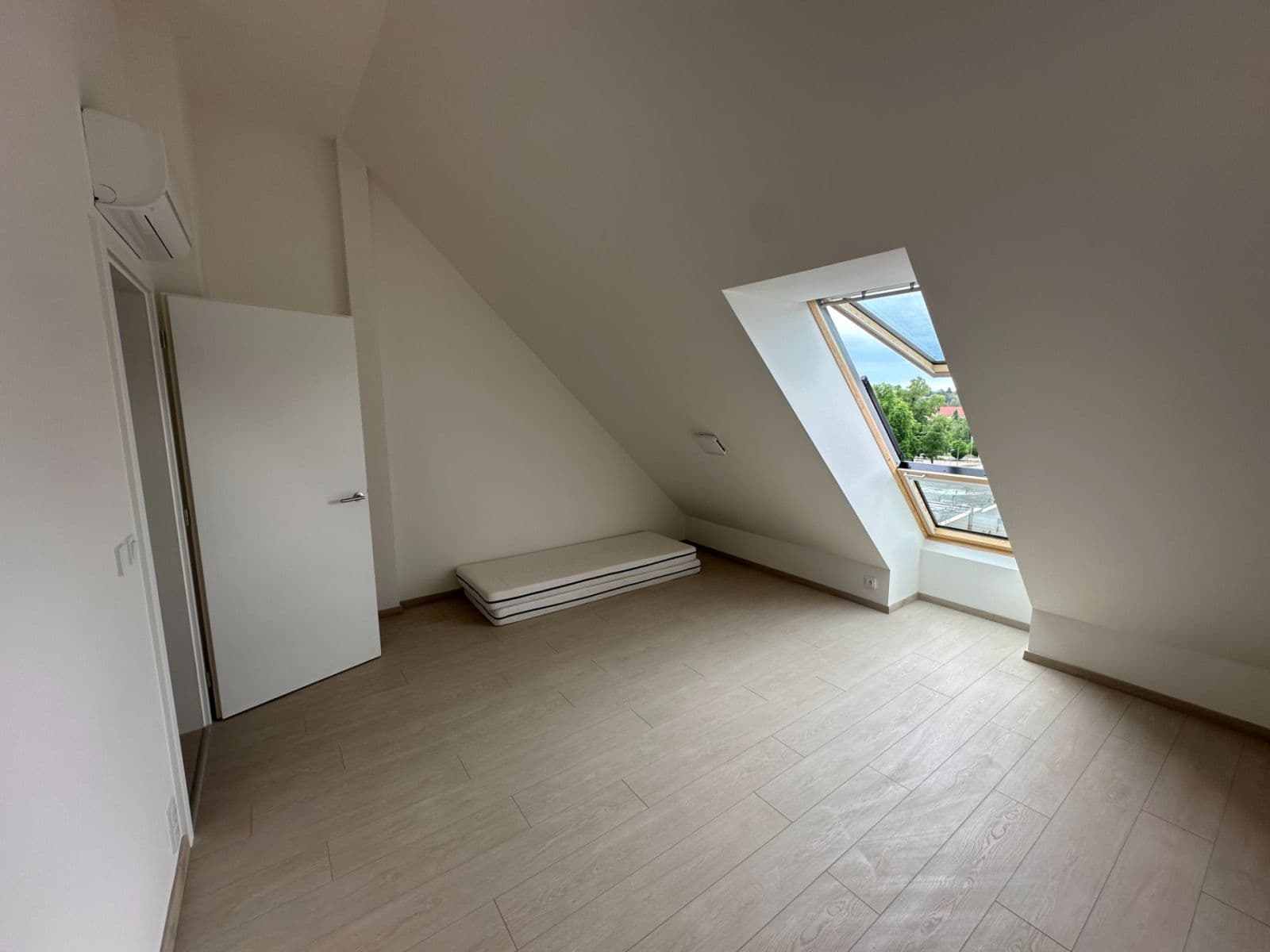 Pronájem bytu 2+kk 79 m², Cihlářská, Hostivice, Středočeský kraj Pronájem bytu 2+kk 79 m², Cihlářská, Hostivice, Středočeský kraj