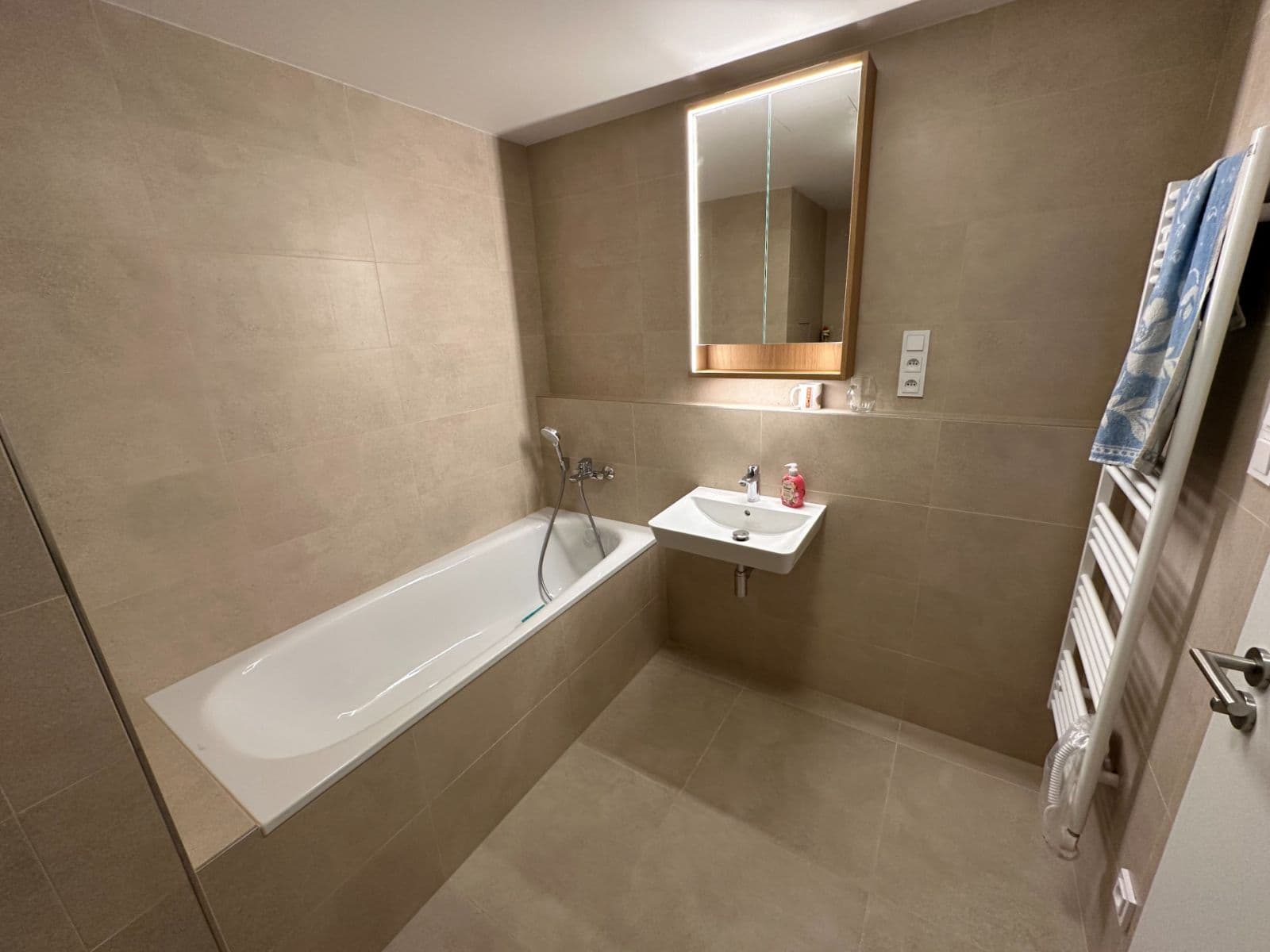 Pronájem bytu 2+kk 79 m², Cihlářská, Hostivice, Středočeský kraj Pronájem bytu 2+kk 79 m², Cihlářská, Hostivice, Středočeský kraj