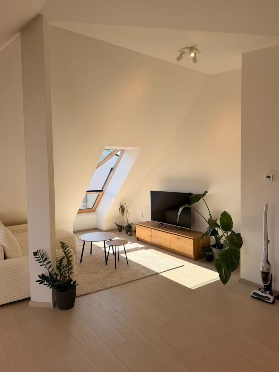Pronájem bytu 2+kk 79 m², Cihlářská, Hostivice, Středočeský kraj Pronájem bytu 2+kk 79 m², Cihlářská, Hostivice, Středočeský kraj