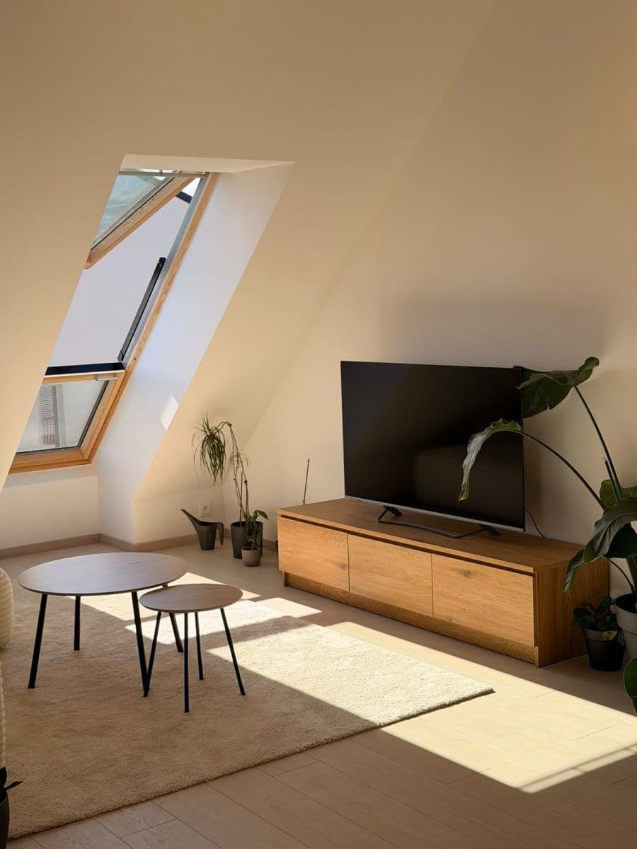Pronájem bytu 2+kk 79 m², Cihlářská, Hostivice, Středočeský kraj Pronájem bytu 2+kk 79 m², Cihlářská, Hostivice, Středočeský kraj