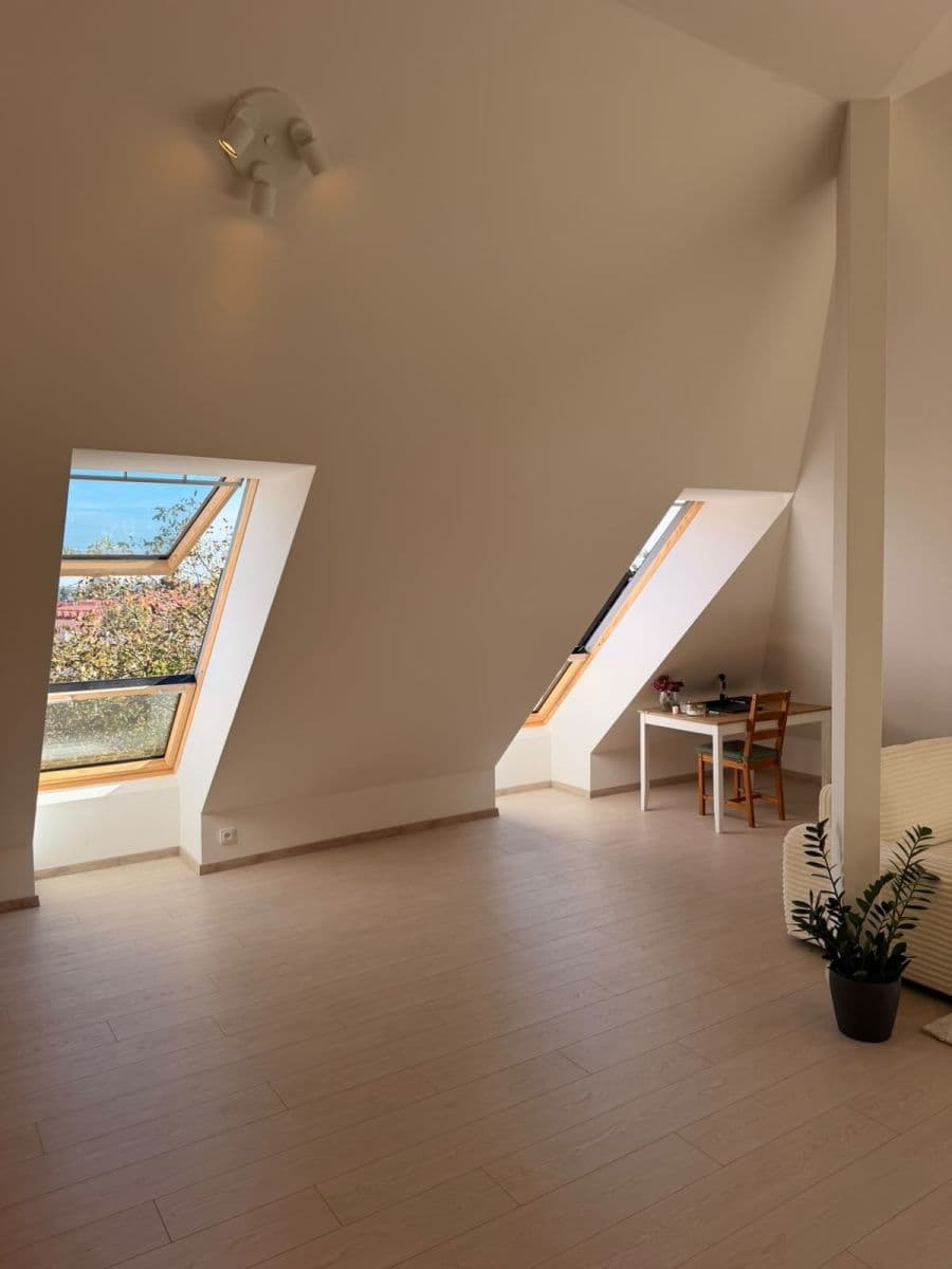 Pronájem bytu 2+kk 79 m², Cihlářská, Hostivice, Středočeský kraj Pronájem bytu 2+kk 79 m², Cihlářská, Hostivice, Středočeský kraj
