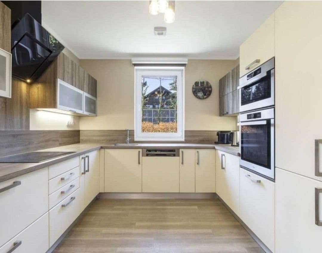 Prodej domu 151 m², pozemek 1.150 m², Ke Stráni, Řitka, Středočeský kraj Prodej domu 151 m², pozemek 1.150 m², Ke Stráni, Řitka, Středočeský kraj