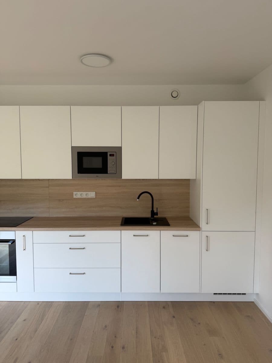 Pronájem bytu 1+kk 36 m², Mezitraťová, Praha, Praha Pronájem bytu 1+kk 36 m², Mezitraťová, Praha, Praha