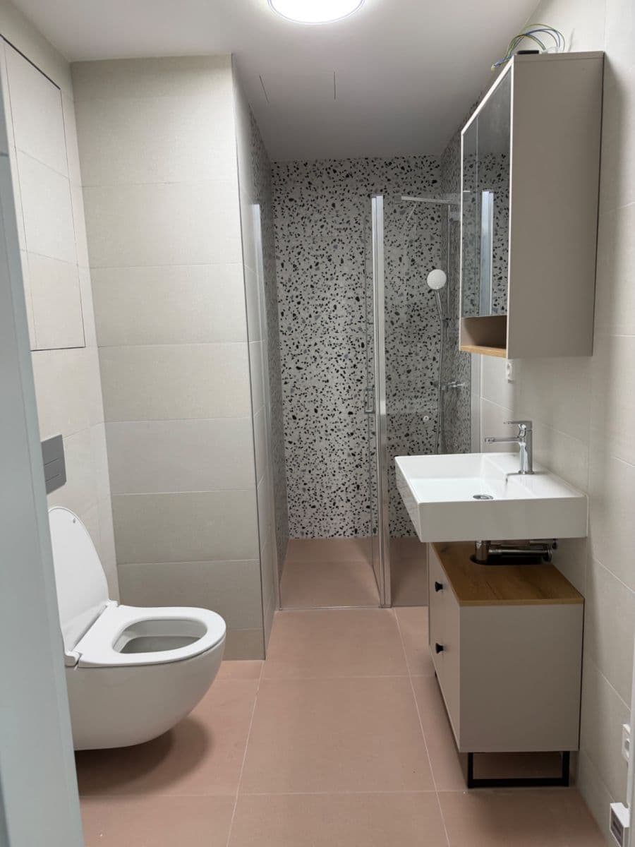 Pronájem bytu 1+kk 36 m², Mezitraťová, Praha, Praha Pronájem bytu 1+kk 36 m², Mezitraťová, Praha, Praha