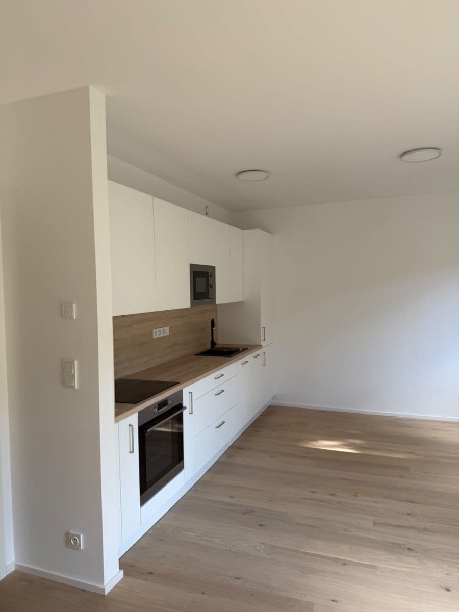 Pronájem bytu 1+kk 36 m², Mezitraťová, Praha, Praha Pronájem bytu 1+kk 36 m², Mezitraťová, Praha, Praha