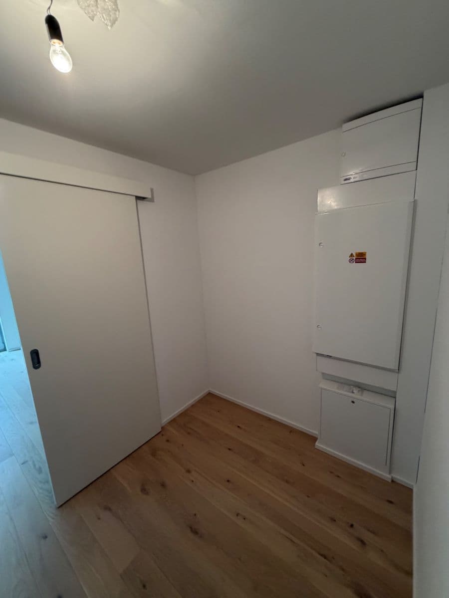 Pronájem bytu 1+kk 36 m², Mezitraťová, Praha, Praha Pronájem bytu 1+kk 36 m², Mezitraťová, Praha, Praha