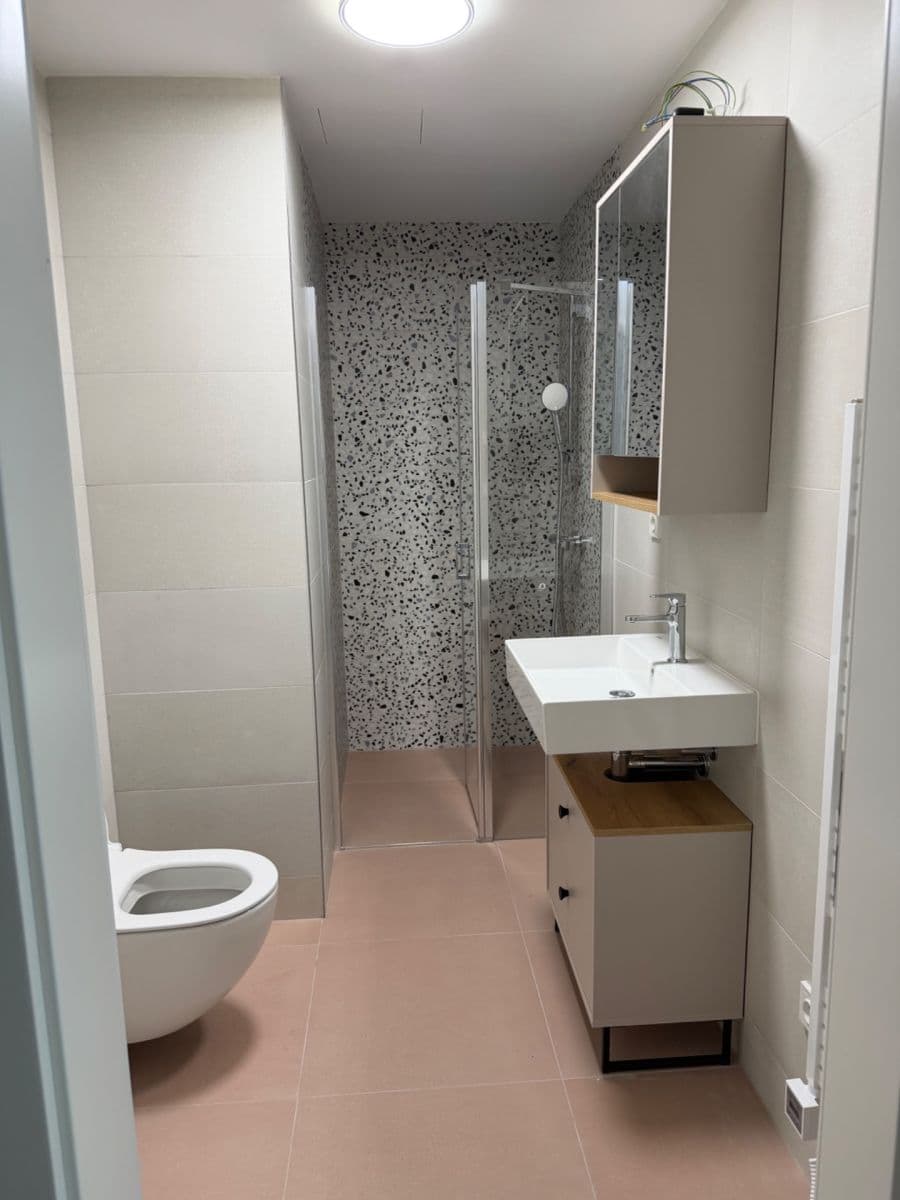Pronájem bytu 1+kk 36 m², Mezitraťová, Praha, Praha Pronájem bytu 1+kk 36 m², Mezitraťová, Praha, Praha