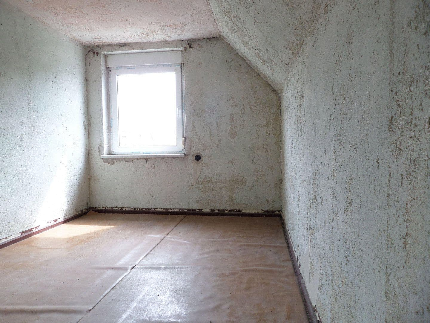 Prodej domu 130 m², pozemek 2.496 m², Tettau, Braniborsko Prodej domu 130 m², pozemek 2.496 m², Tettau, Braniborsko
