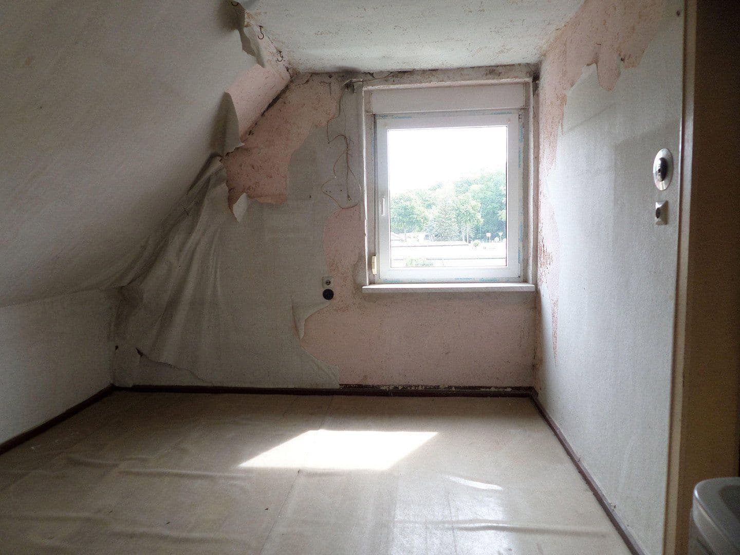 Prodej domu 130 m², pozemek 2.496 m², Tettau, Braniborsko Prodej domu 130 m², pozemek 2.496 m², Tettau, Braniborsko