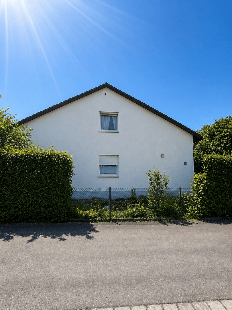 Prodej domu 146 m², pozemek 620 m², Oberwalchner Weg 6, Traunreut, Bavorsko Prodej domu 146 m², pozemek 620 m², Oberwalchner Weg 6, Traunreut, Bavorsko