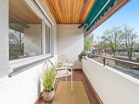 Pronájem bytu 3+kk 77 m², Obertürkheim, Bádensko-Württembersko Pronájem bytu 3+kk 77 m², Obertürkheim, Bádensko-Württembersko
