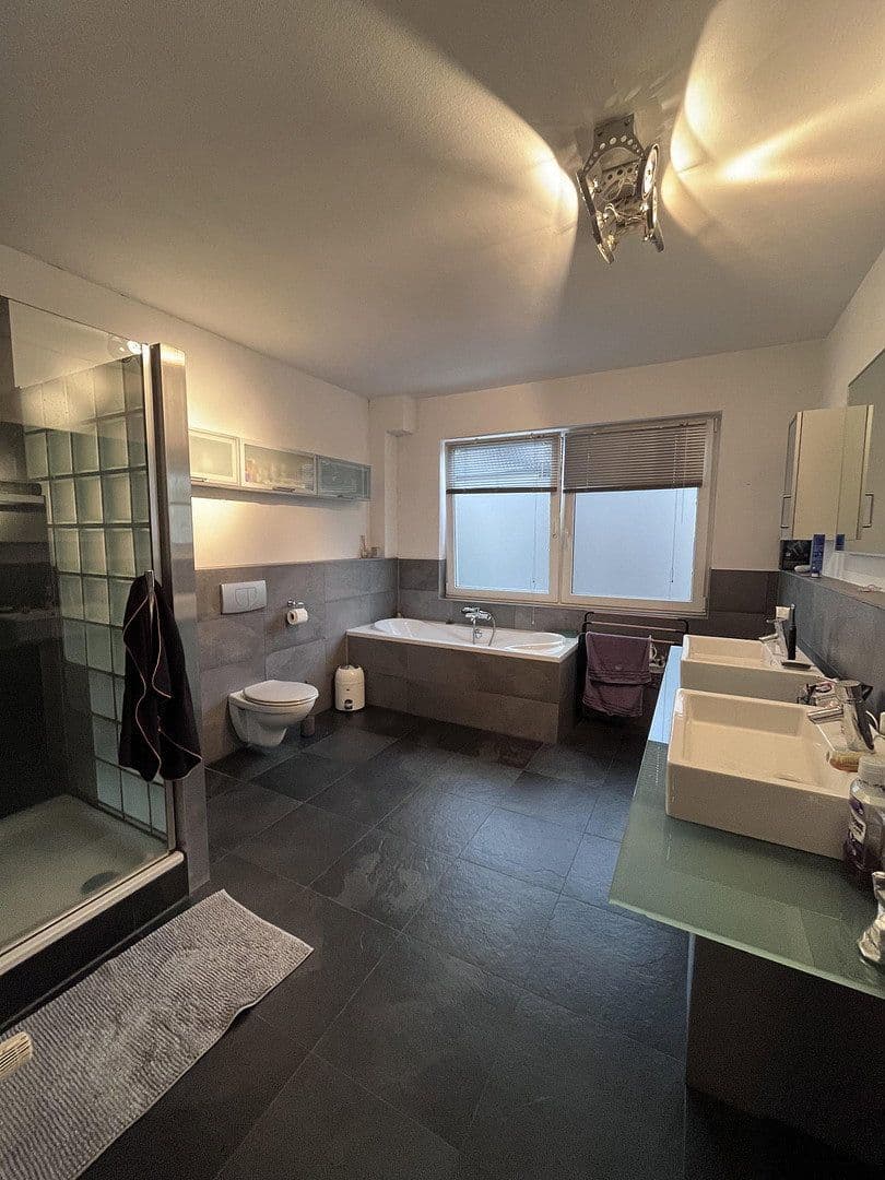 Pronájem bytu 5+1 170 m², Leverkusen, Severní Porýní-Vestfálsko Pronájem bytu 5+1 170 m², Leverkusen, Severní Porýní-Vestfálsko