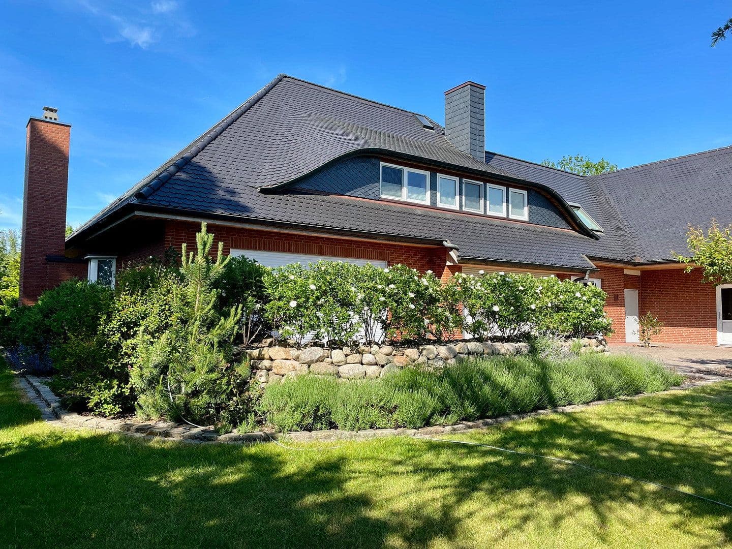 Prodej domu 330 m², pozemek 1.576 m², Jersbek, Šlesvicko-Holštýnsko Prodej domu 330 m², pozemek 1.576 m², Jersbek, Šlesvicko-Holštýnsko