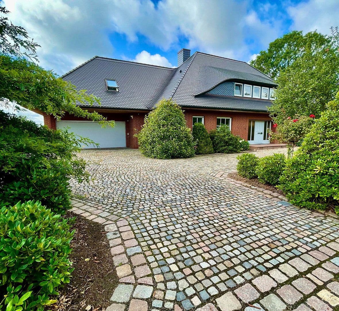 Prodej domu 330 m², pozemek 1.576 m², Jersbek, Šlesvicko-Holštýnsko Prodej domu 330 m², pozemek 1.576 m², Jersbek, Šlesvicko-Holštýnsko