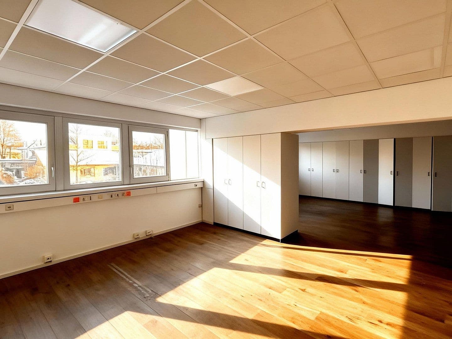 Pronájem nebytového prostoru 5.000 m², Stuhr, Dolní Sasko Pronájem nebytového prostoru 5.000 m², Stuhr, Dolní Sasko