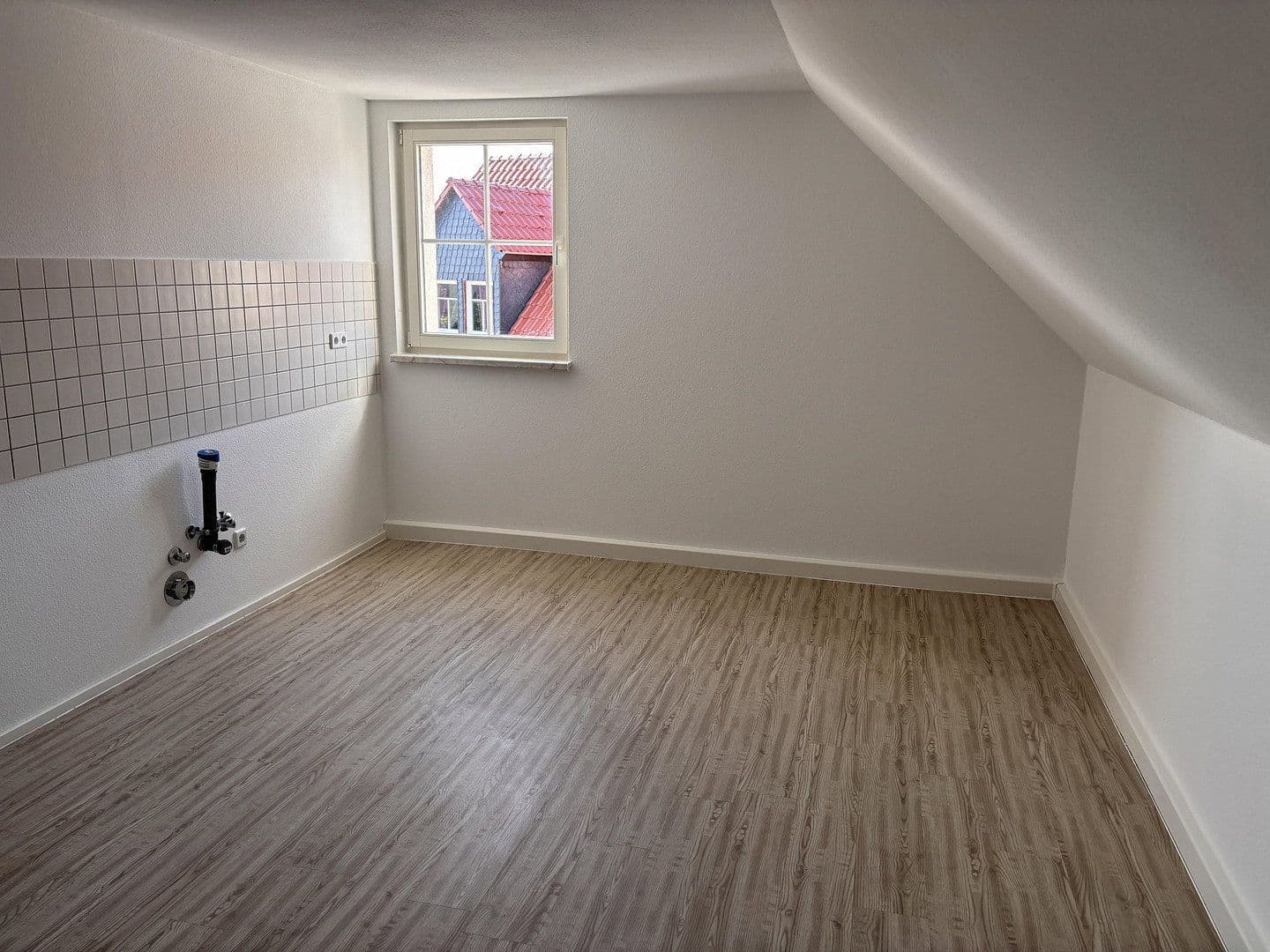 Pronájem bytu 3+1 70 m², Dora-Helene-Str. 1, Neukieritzsch, Sasko Pronájem bytu 3+1 70 m², Dora-Helene-Str. 1, Neukieritzsch, Sasko