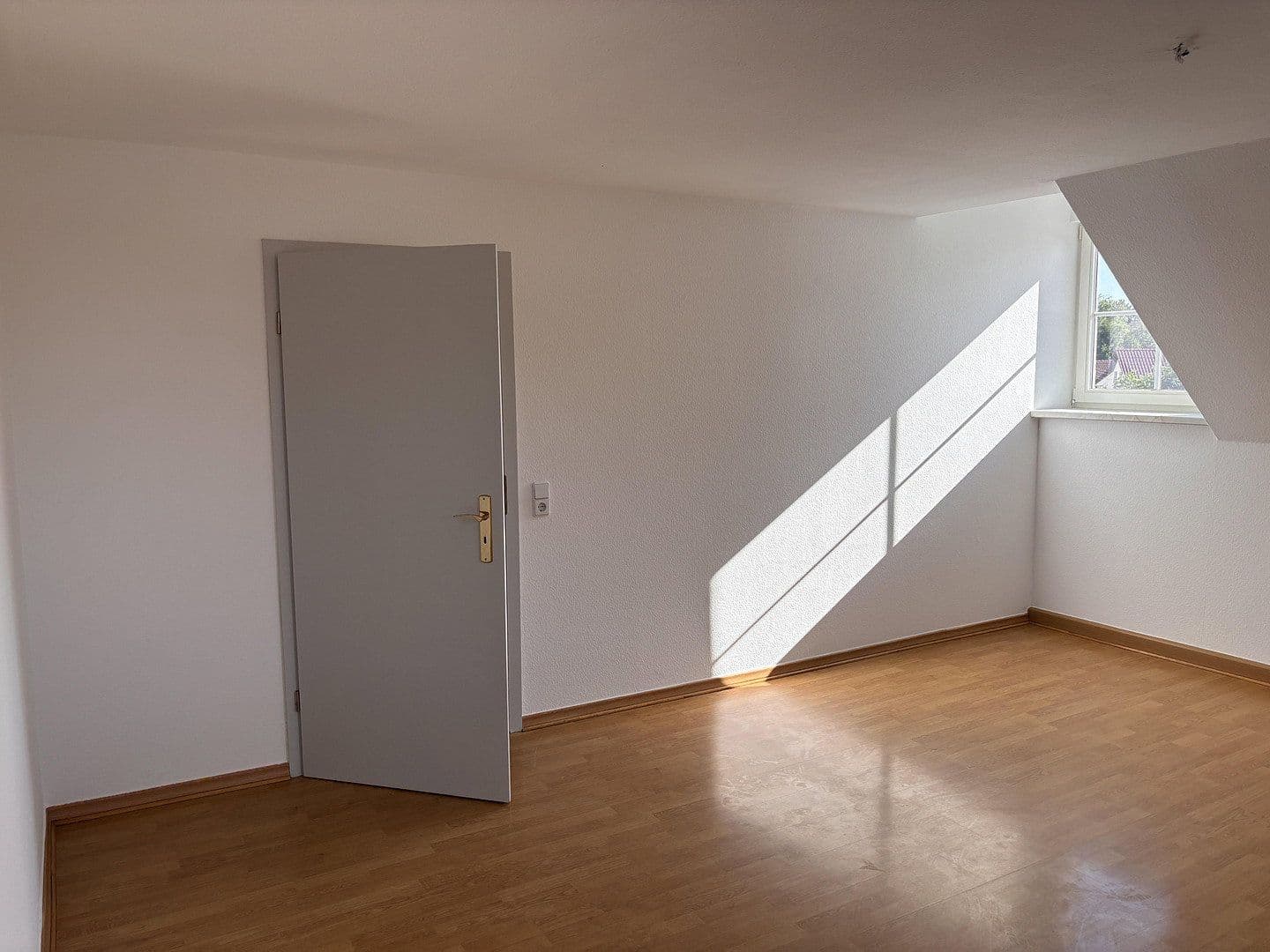 Pronájem bytu 3+1 70 m², Dora-Helene-Str. 1, Neukieritzsch, Sasko Pronájem bytu 3+1 70 m², Dora-Helene-Str. 1, Neukieritzsch, Sasko