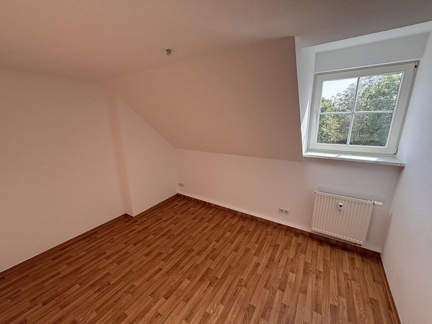 Pronájem bytu 3+1 70 m², Dora-Helene-Str. 1, Neukieritzsch, Sasko Pronájem bytu 3+1 70 m², Dora-Helene-Str. 1, Neukieritzsch, Sasko
