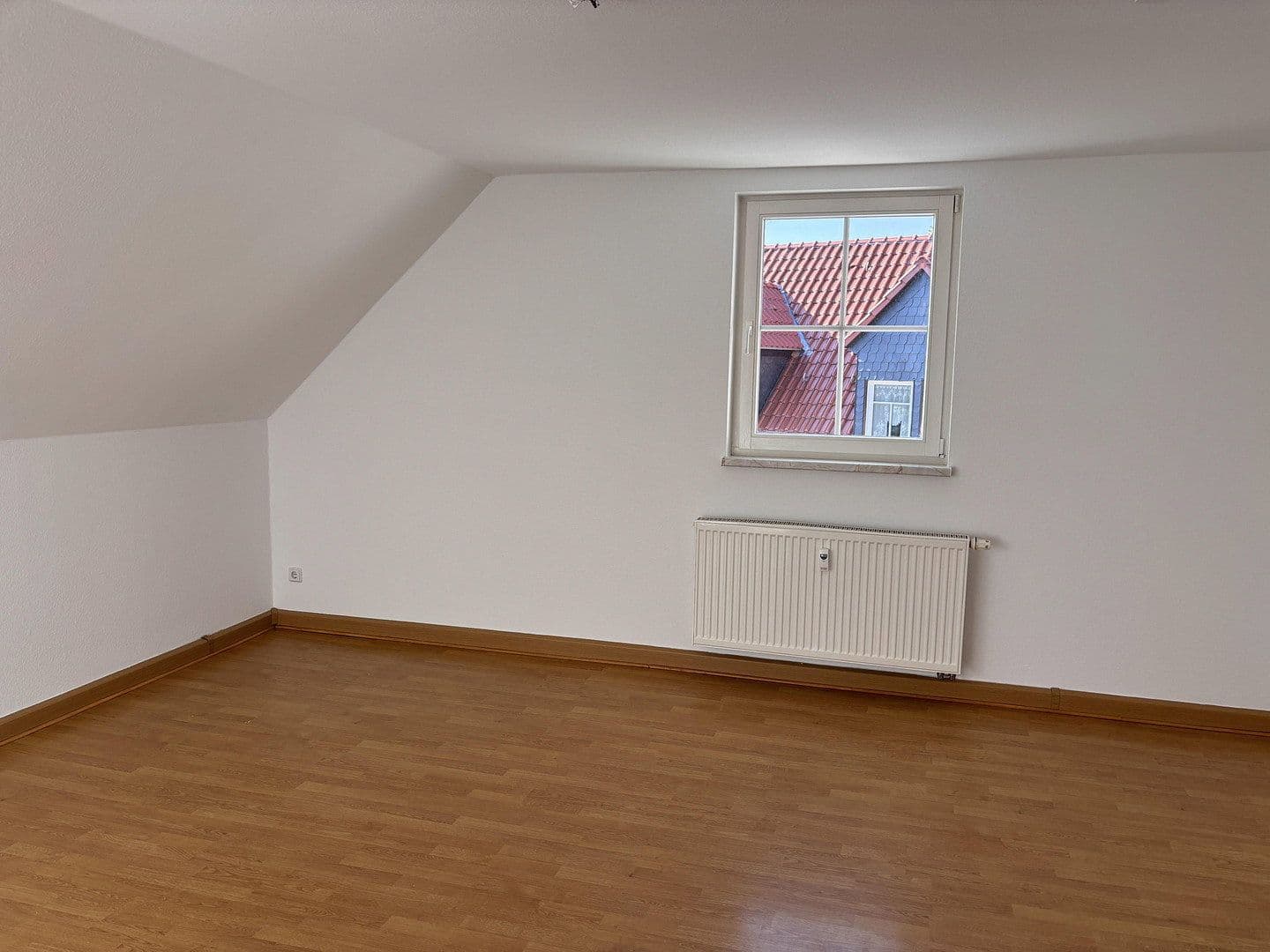 Pronájem bytu 3+1 70 m², Dora-Helene-Str. 1, Neukieritzsch, Sasko Pronájem bytu 3+1 70 m², Dora-Helene-Str. 1, Neukieritzsch, Sasko