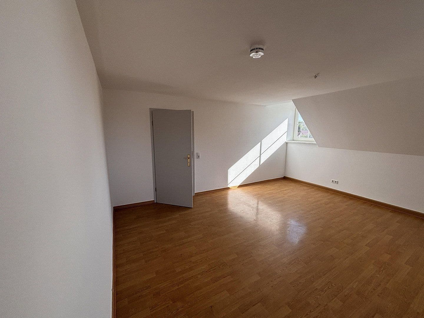 Pronájem bytu 3+1 70 m², Dora-Helene-Str. 1, Neukieritzsch, Sasko Pronájem bytu 3+1 70 m², Dora-Helene-Str. 1, Neukieritzsch, Sasko