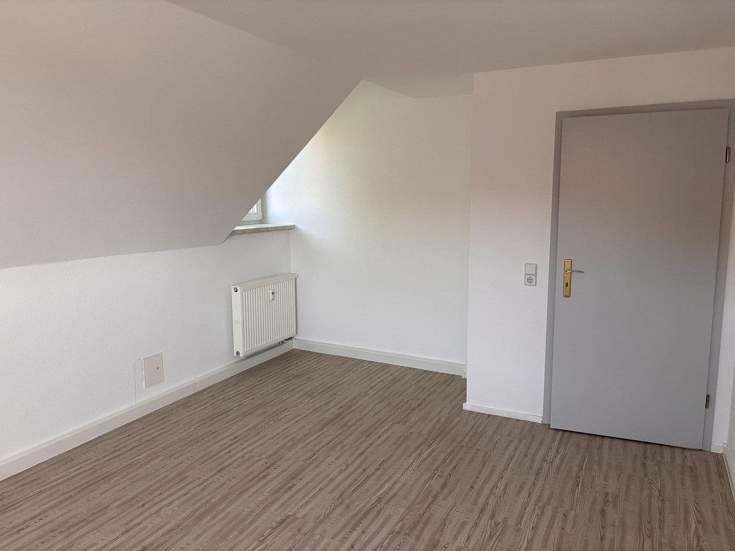 Pronájem bytu 3+1 70 m², Dora-Helene-Str. 1, Neukieritzsch, Sasko Pronájem bytu 3+1 70 m², Dora-Helene-Str. 1, Neukieritzsch, Sasko