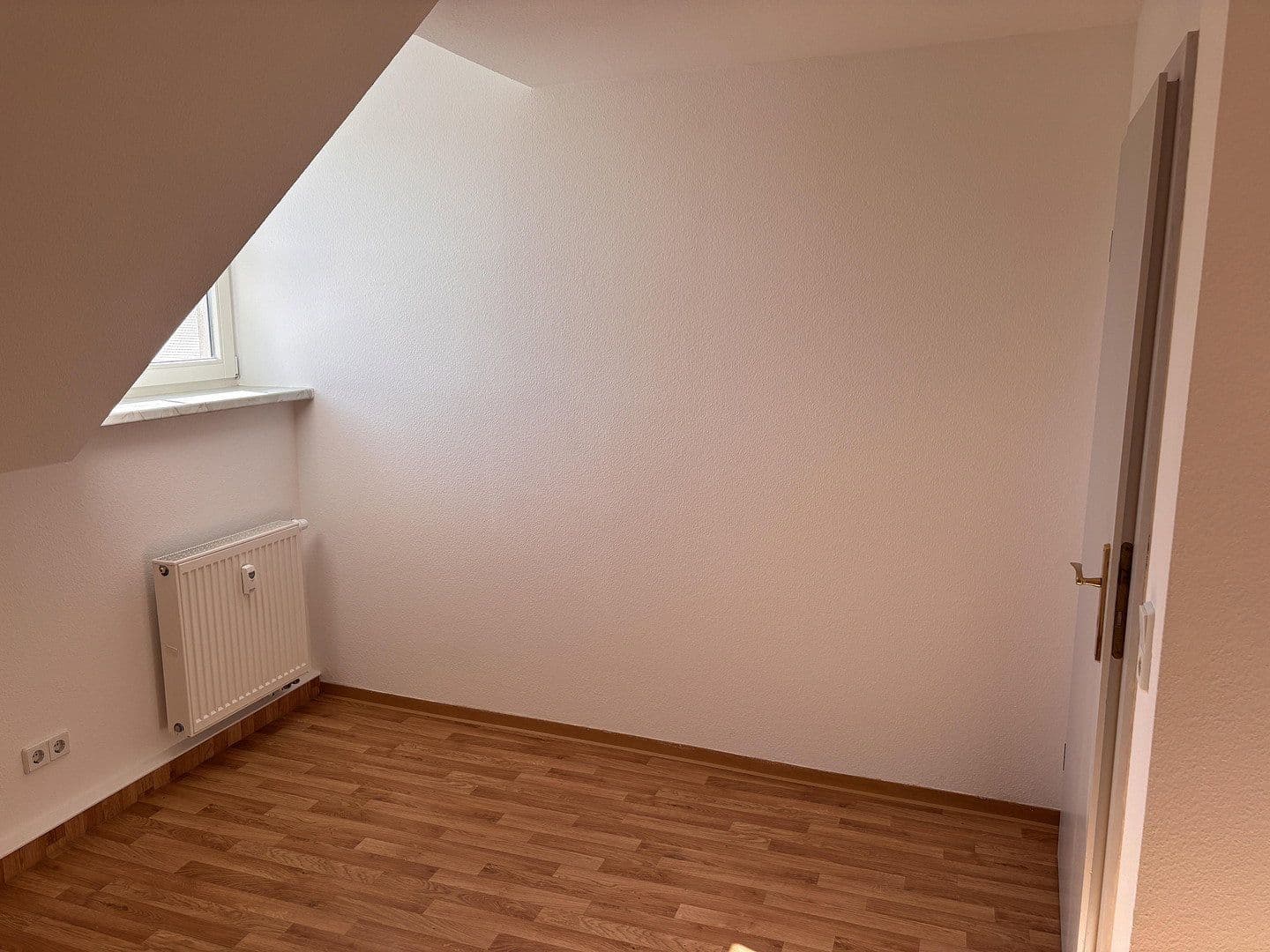 Pronájem bytu 3+1 70 m², Dora-Helene-Str. 1, Neukieritzsch, Sasko Pronájem bytu 3+1 70 m², Dora-Helene-Str. 1, Neukieritzsch, Sasko