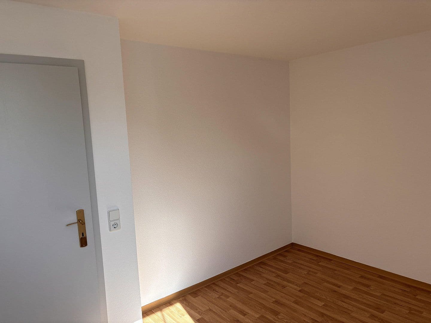 Pronájem bytu 3+1 70 m², Dora-Helene-Str. 1, Neukieritzsch, Sasko Pronájem bytu 3+1 70 m², Dora-Helene-Str. 1, Neukieritzsch, Sasko