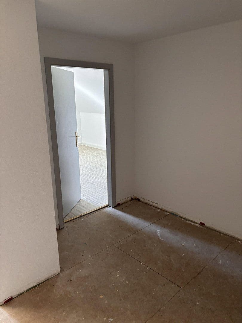 Pronájem bytu 3+1 70 m², Dora-Helene-Str. 1, Neukieritzsch, Sasko Pronájem bytu 3+1 70 m², Dora-Helene-Str. 1, Neukieritzsch, Sasko