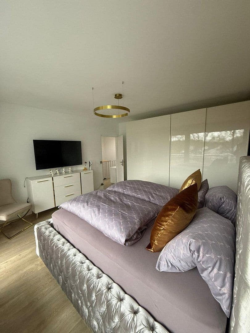 Prodej domu 170 m², pozemek 240 m², Schwalbach am Taunus, Hessen Prodej domu 170 m², pozemek 240 m², Schwalbach am Taunus, Hessen