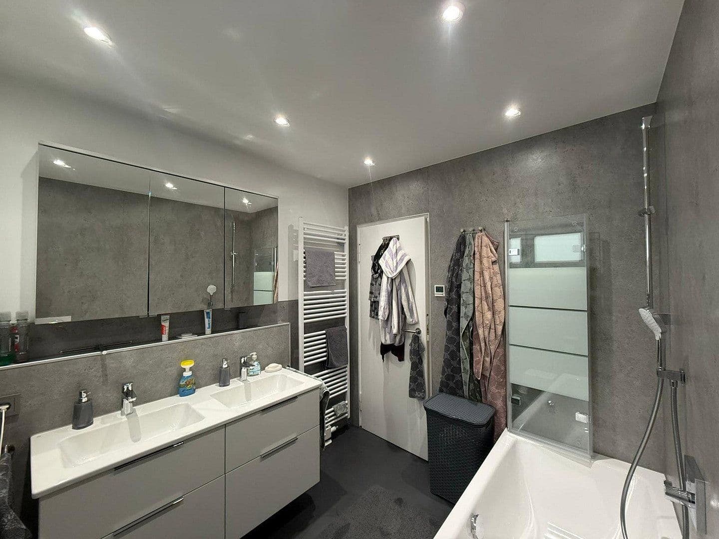 Prodej domu 170 m², pozemek 240 m², Schwalbach am Taunus, Hessen Prodej domu 170 m², pozemek 240 m², Schwalbach am Taunus, Hessen