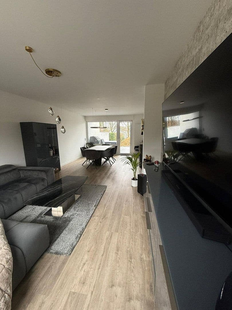 Prodej domu 170 m², pozemek 240 m², Schwalbach am Taunus, Hessen Prodej domu 170 m², pozemek 240 m², Schwalbach am Taunus, Hessen