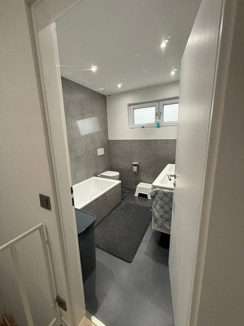 Prodej domu 170 m², pozemek 240 m², Schwalbach am Taunus, Hessen Prodej domu 170 m², pozemek 240 m², Schwalbach am Taunus, Hessen