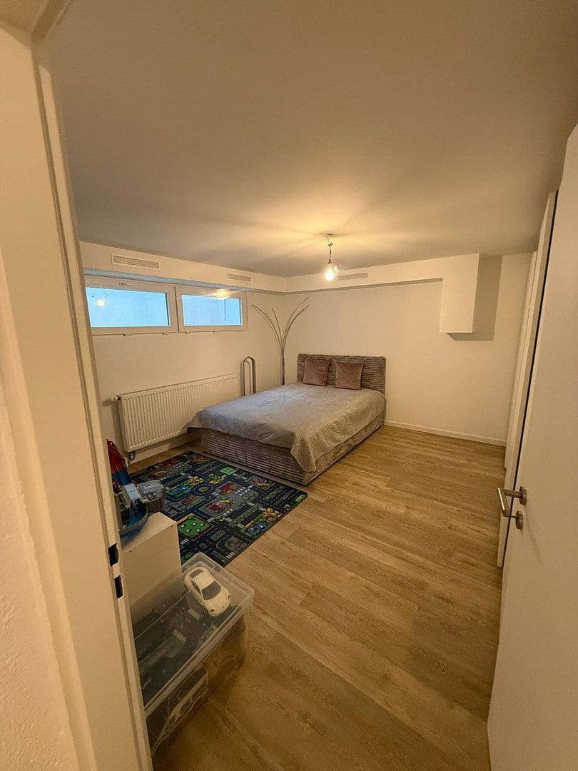 Prodej domu 170 m², pozemek 240 m², Schwalbach am Taunus, Hessen Prodej domu 170 m², pozemek 240 m², Schwalbach am Taunus, Hessen