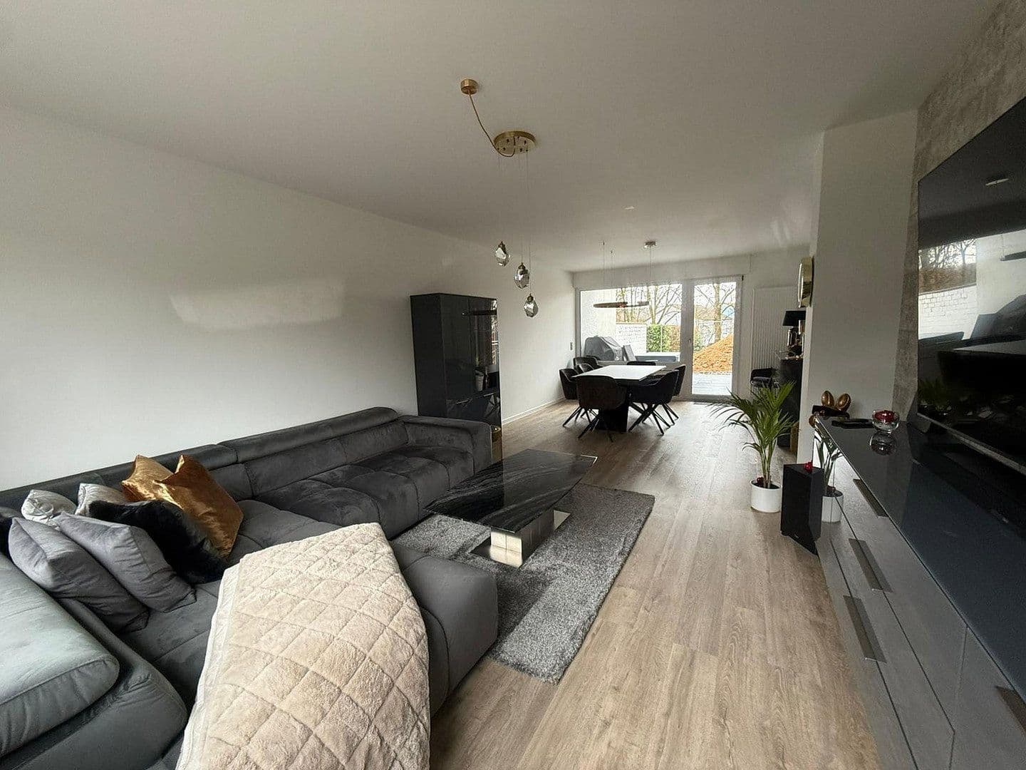 Prodej domu 170 m², pozemek 240 m², Schwalbach am Taunus, Hessen Prodej domu 170 m², pozemek 240 m², Schwalbach am Taunus, Hessen