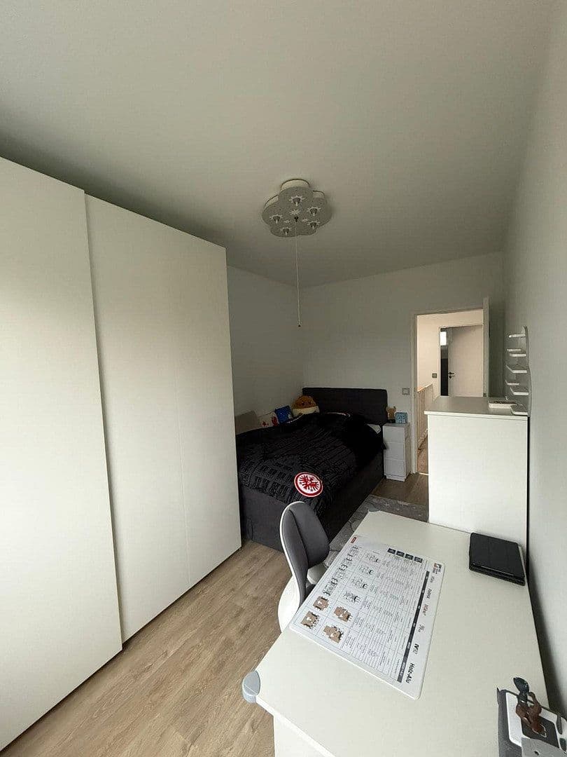 Prodej domu 170 m², pozemek 240 m², Schwalbach am Taunus, Hessen Prodej domu 170 m², pozemek 240 m², Schwalbach am Taunus, Hessen