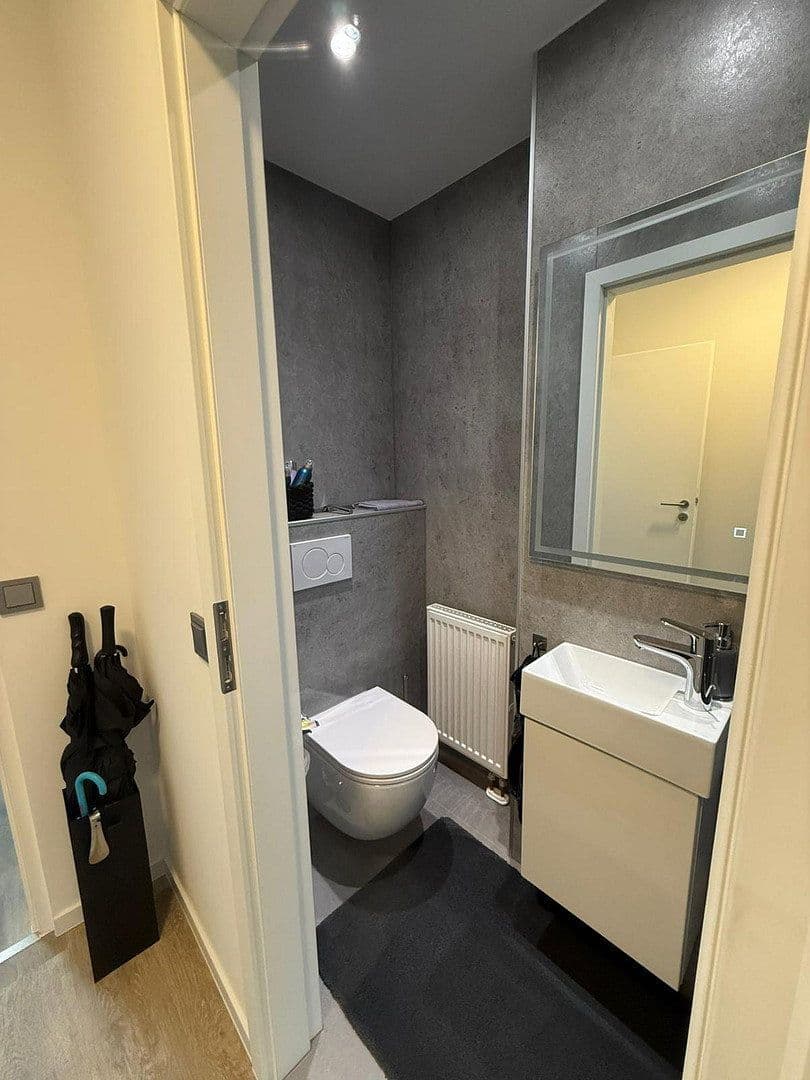 Prodej domu 170 m², pozemek 240 m², Schwalbach am Taunus, Hessen Prodej domu 170 m², pozemek 240 m², Schwalbach am Taunus, Hessen