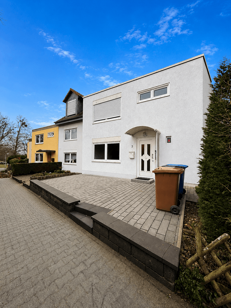 Prodej domu 170 m², pozemek 240 m², Schwalbach am Taunus, Hessen Prodej domu 170 m², pozemek 240 m², Schwalbach am Taunus, Hessen