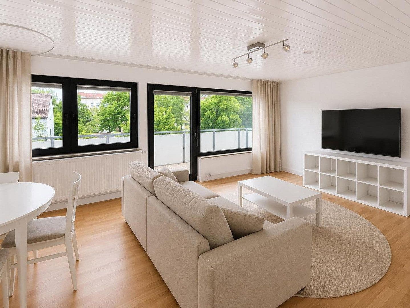 Pronájem bytu 3+1 63 m², Stuttgart, Bádensko-Württembersko Pronájem bytu 3+1 63 m², Stuttgart, Bádensko-Württembersko