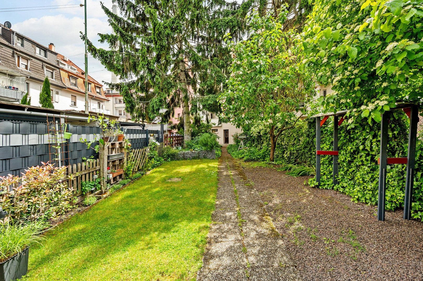 Prodej domu 352 m², pozemek 365 m², Aufeldstraße 8, Mannheim, Bádensko-Württembersko Prodej domu 352 m², pozemek 365 m², Aufeldstraße 8, Mannheim, Bádensko-Württembersko