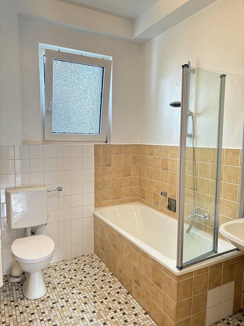 Prodej domu 352 m², pozemek 365 m², Aufeldstraße 8, Mannheim, Bádensko-Württembersko Prodej domu 352 m², pozemek 365 m², Aufeldstraße 8, Mannheim, Bádensko-Württembersko