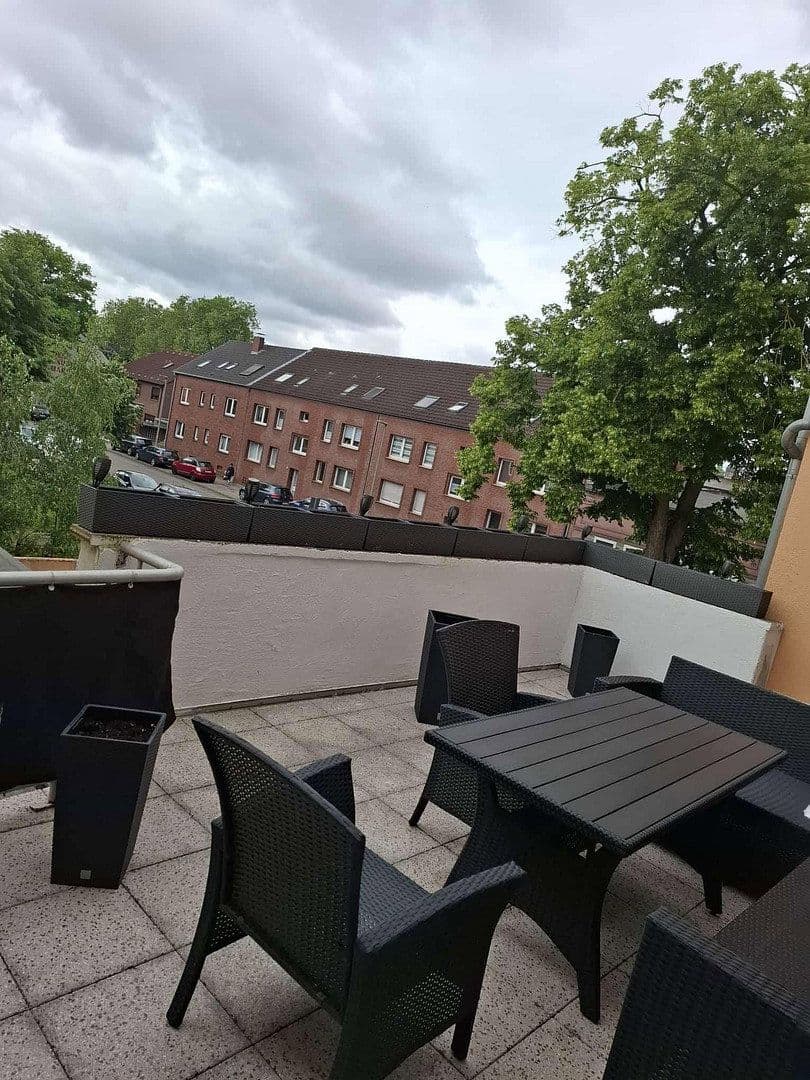 Pronájem bytu 3+1 107 m², Neumühler Str. 31, Oberhausen-Sterkrade, Severní Porýní-Vestfálsko Pronájem bytu 3+1 107 m², Neumühler Str. 31, Oberhausen-Sterkrade, Severní Porýní-Vestfálsko