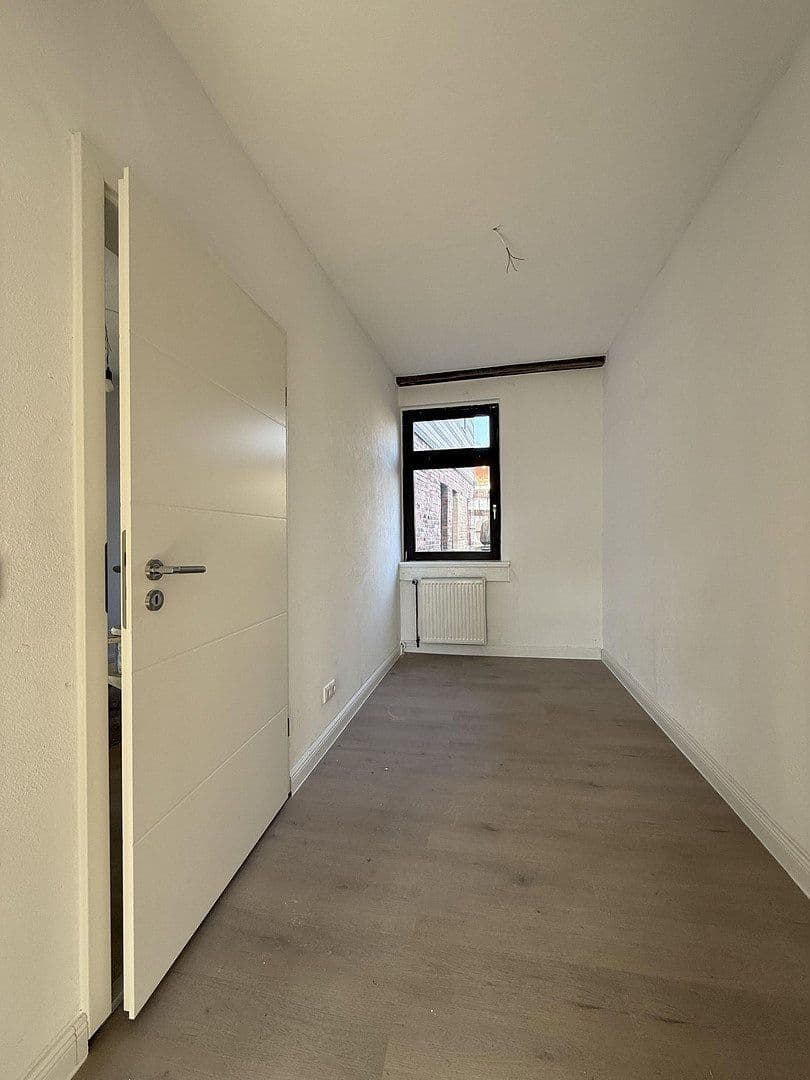 Pronájem bytu 4+1 90 m², Heidenberg 89, Apolda, Durynsko Pronájem bytu 4+1 90 m², Heidenberg 89, Apolda, Durynsko