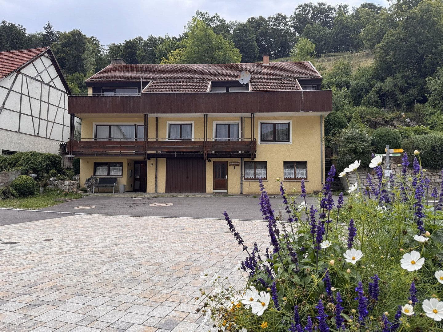 Prodej domu 197 m², pozemek 452 m², Fürstenbergstraße 14, Münsingen, Bádensko-Württembersko Prodej domu 197 m², pozemek 452 m², Fürstenbergstraße 14, Münsingen, Bádensko-Württembersko