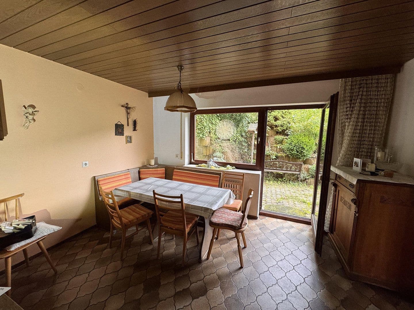 Prodej domu 197 m², pozemek 452 m², Fürstenbergstraße 14, Münsingen, Bádensko-Württembersko Prodej domu 197 m², pozemek 452 m², Fürstenbergstraße 14, Münsingen, Bádensko-Württembersko