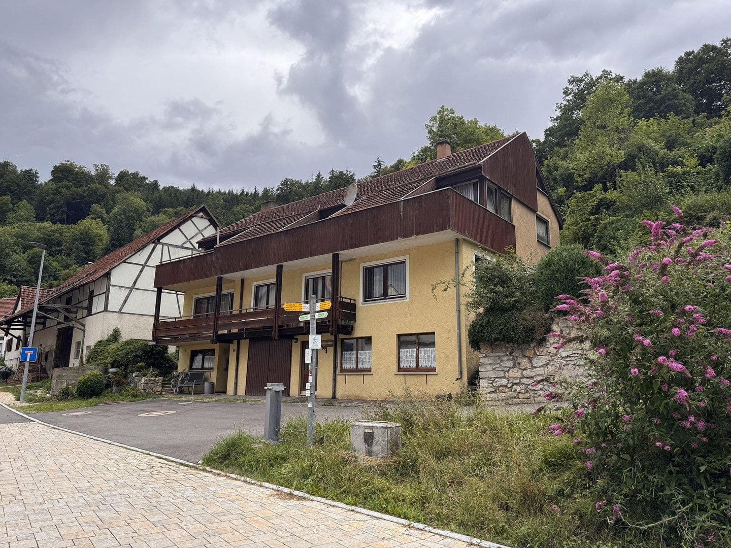 Prodej domu 197 m², pozemek 452 m², Fürstenbergstraße 14, Münsingen, Bádensko-Württembersko Prodej domu 197 m², pozemek 452 m², Fürstenbergstraße 14, Münsingen, Bádensko-Württembersko